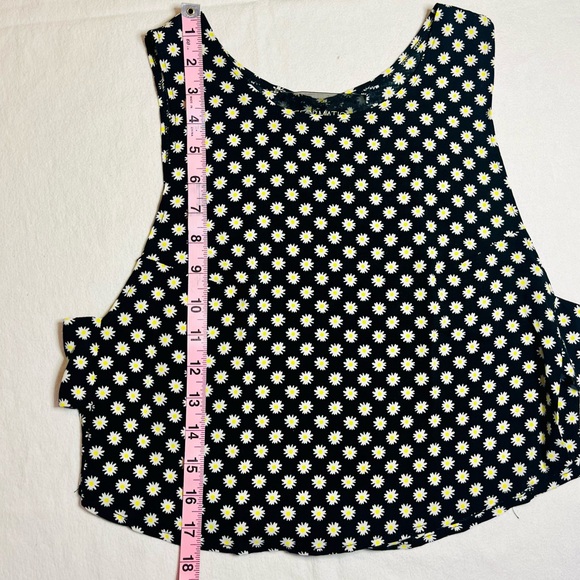 REFORMATION Daisy Patterned Crop Top! - Picture 8 of 9